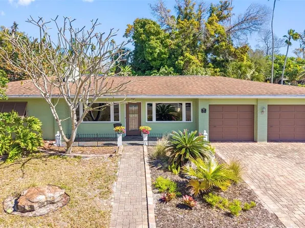 101 Osceola Rd, Belleair, FL 33756