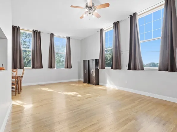 15 Ocean Ave APT 206, Winthrop, MA 02152