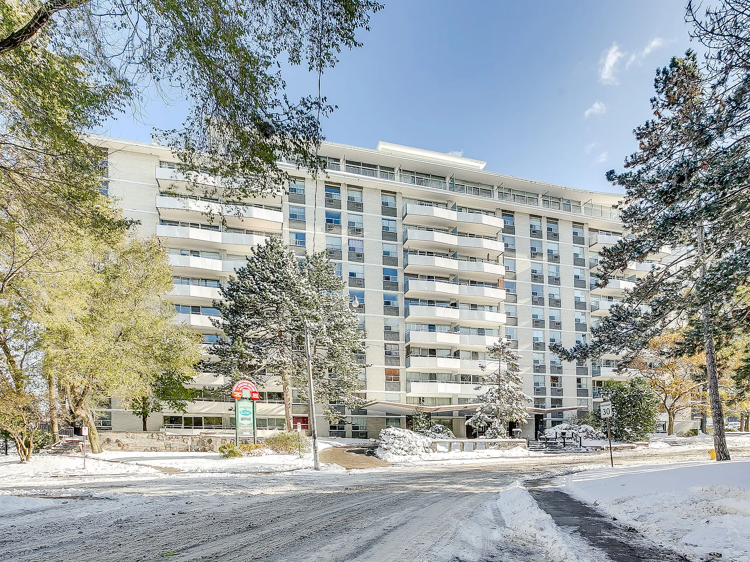 The Montebello, Toronto — Photo 3