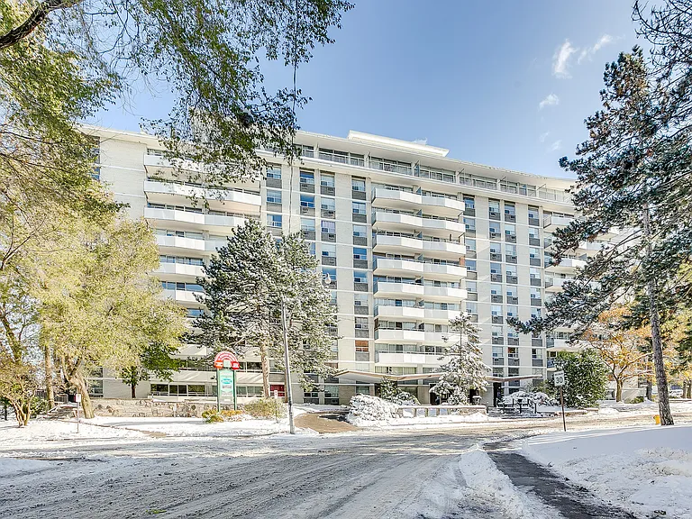 21 Mayfair Ave — Photo 3