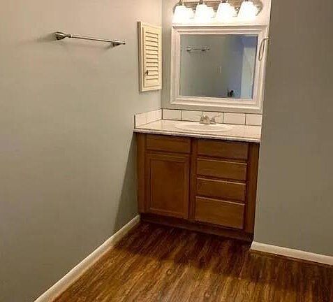 5th image of 304 Tauber St #4