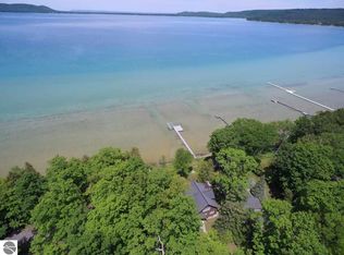 8758 S Dunns Farm Rd, Maple City, MI 49664