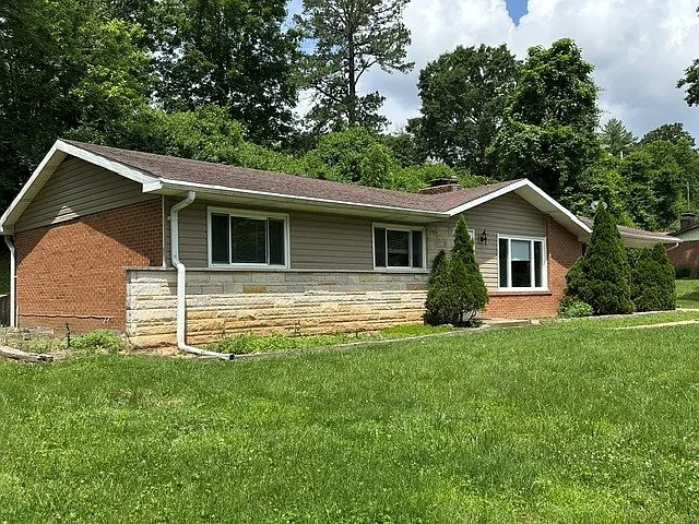 15 Sona Ln — Photo 2
