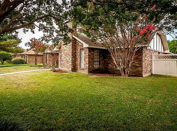 2nd image of 3928 Medina Dr