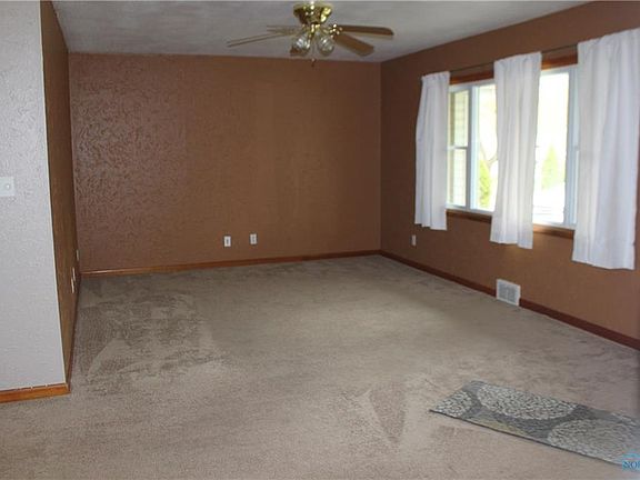 5th image of 15 Baker Dr