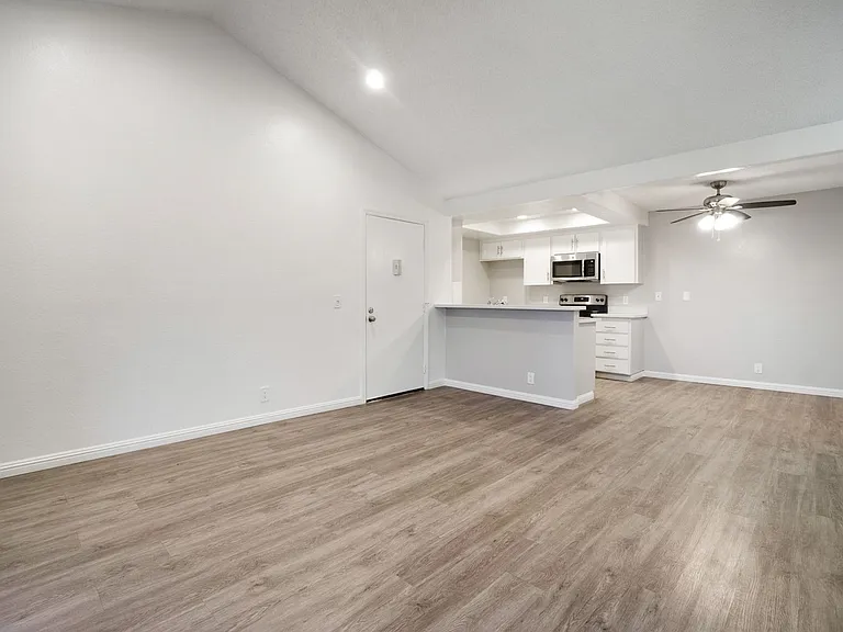 River Oaks Apartments — Photo 35