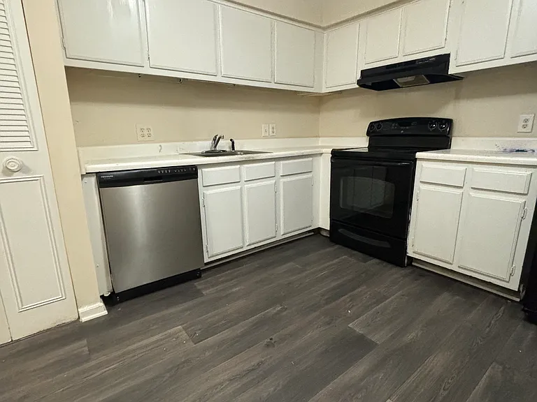 142 Viking Ct — Photo 5