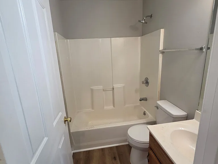 115 Karen Ct — Photo 8