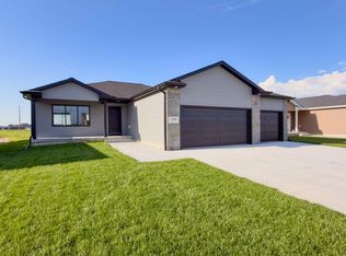 2303 E 41st St, Kearney, NE 68847
