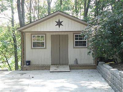 3rd image of 308 Fishermen Cir