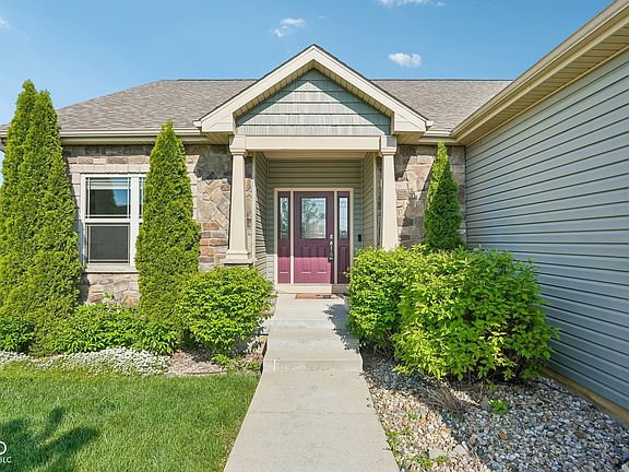 5th image of 806 Foxglove Ct