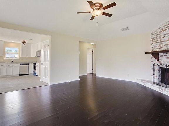 5th image of 297 Pioneer St