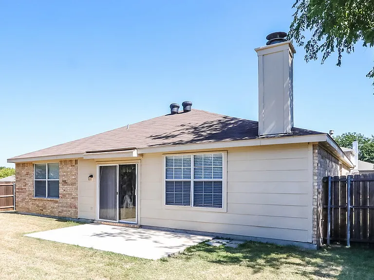 230 Westminster Dr — Photo 16