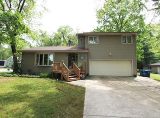 8048 N Edgewater Dr, Walkerton, IN 46574
