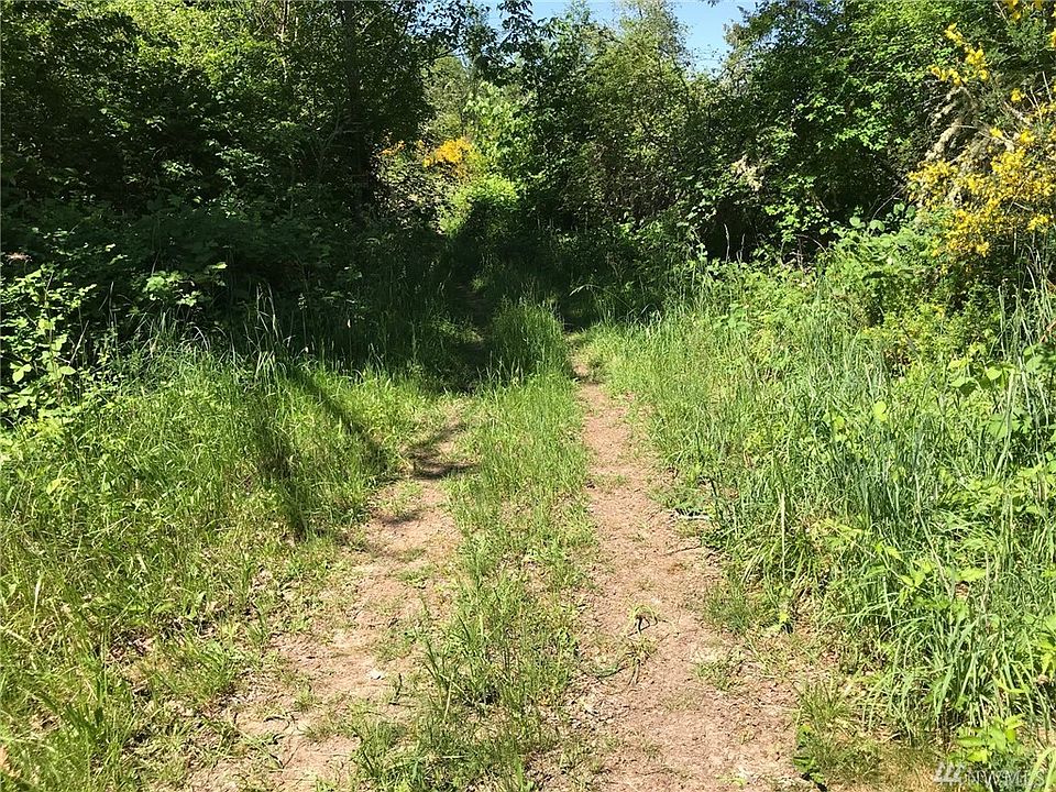 2nd image of 405 Drews Prairie Rd