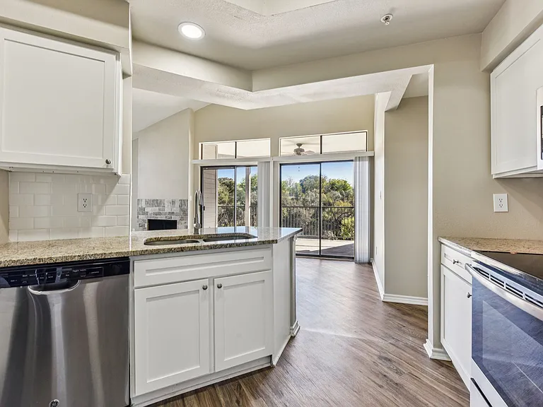 Waters Edge Apartment Homes — Photo 99