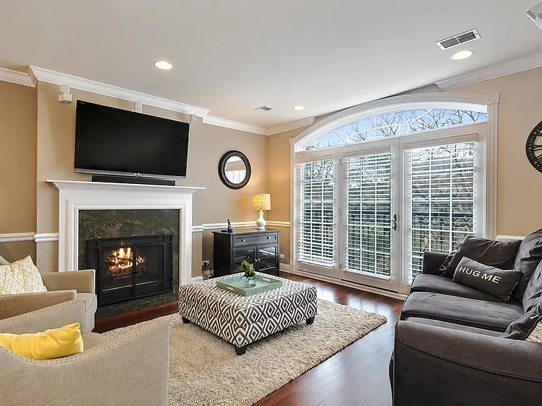 3545 N Wilton Ave #3S — Photo 2