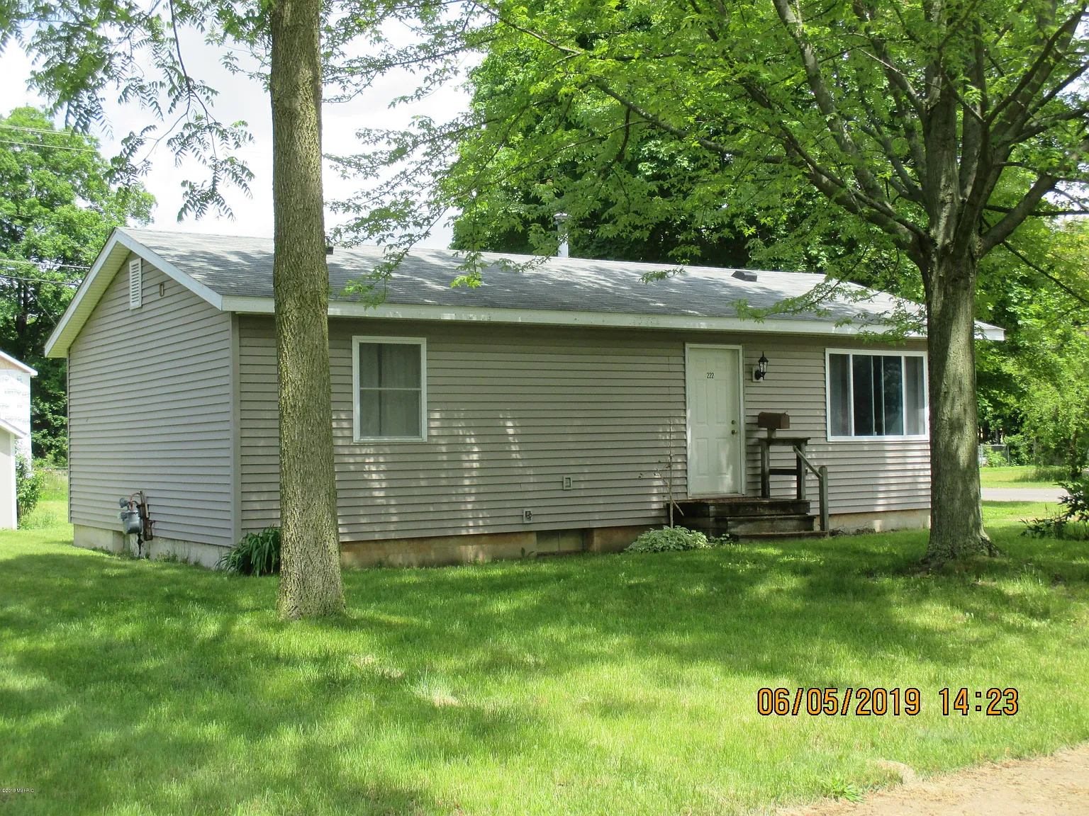 222 E Adams St photo 1