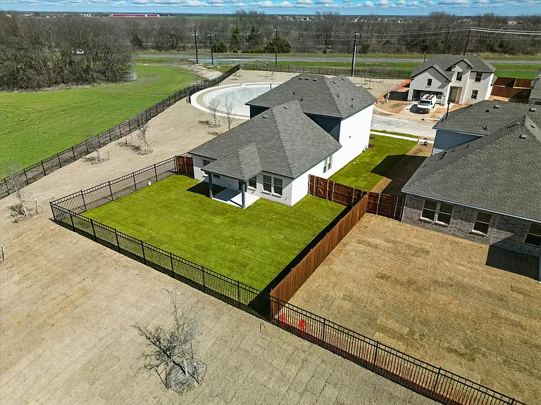 2238 Maple Ridge Dr — Photo 27