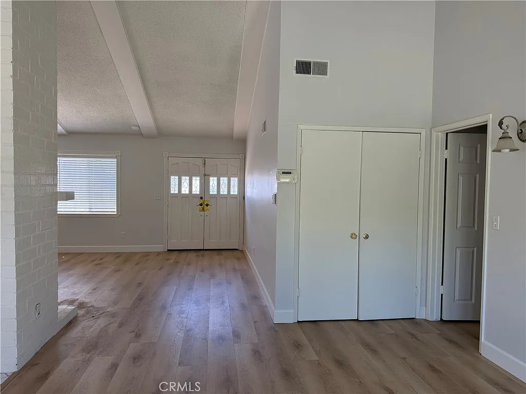 3 bed, 1344 sqft, $3,300 — Photo 2