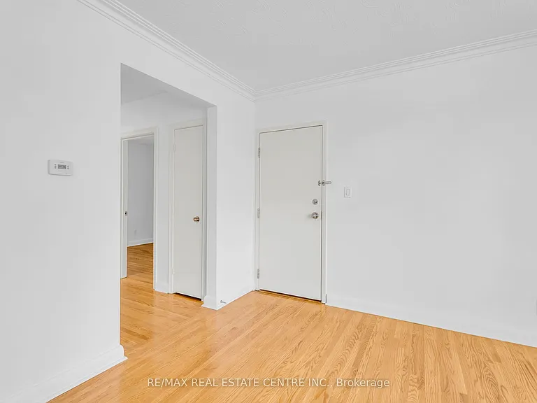 48 Maple Ave S #UPPER — Photo 4