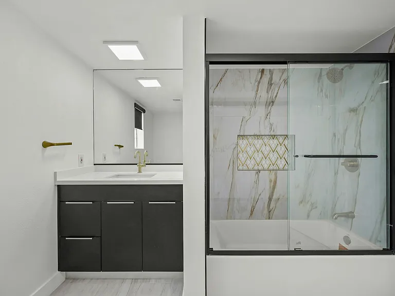 920 Everett St #5 — Photo 10
