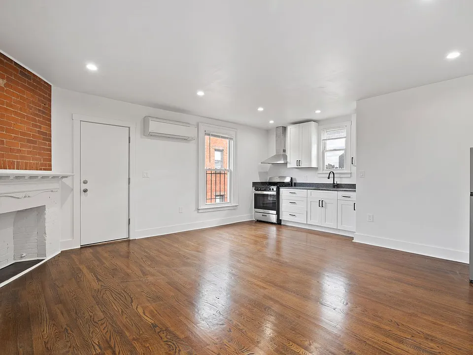455 George St