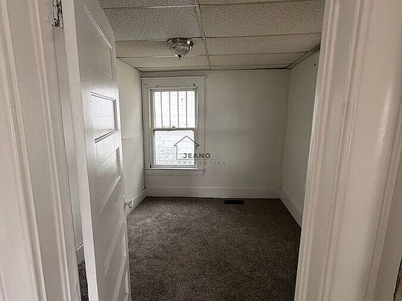 5th image of 2075 N Woodford St