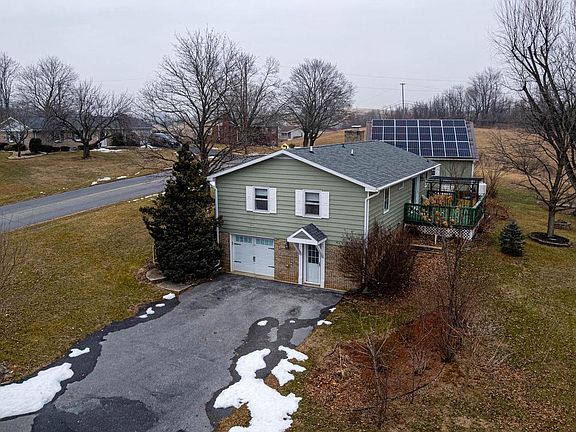 5th image of 824 Fox Meadow Rd