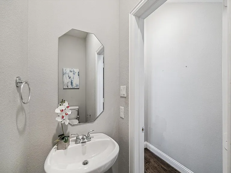 5443 Camaguey St — Photo 9