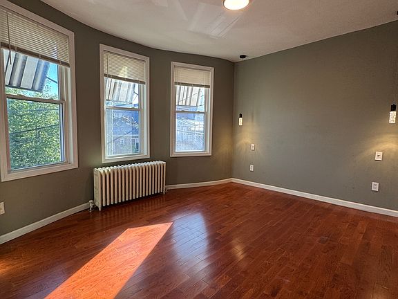 5th image of 307 Henry St Floor 2