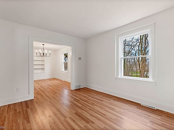 5th image of 7394 Carole Dr