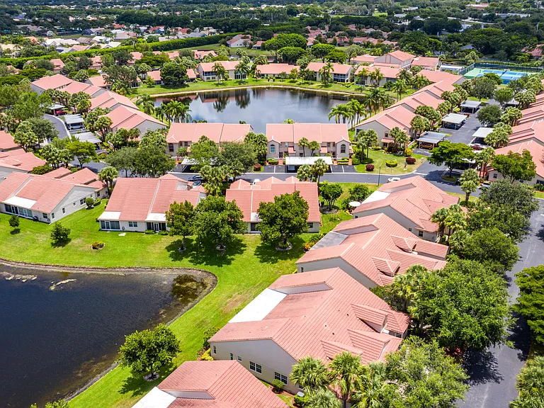 7916 Coral Pointe Dr — Photo 29