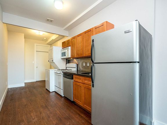5th image of 146 Jefferson Ave APT 3