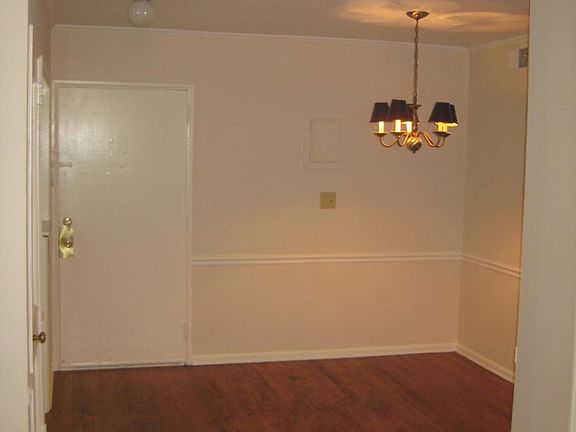 3rd image of 100 Lewis Dr APT 21D