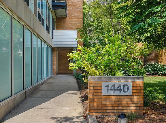 2nd image of 1440 S Michigan Ave APT 422