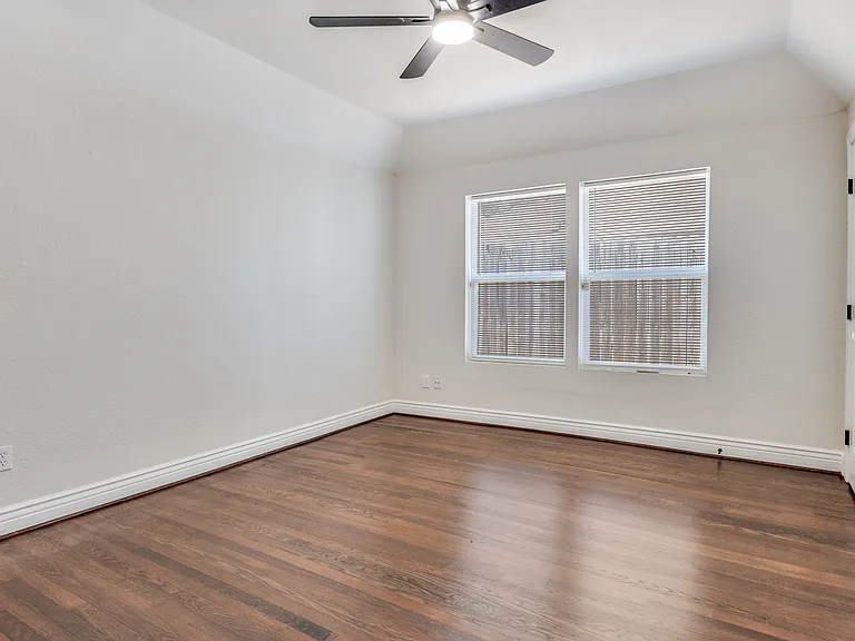 1631 Homewood Pl — Photo 8