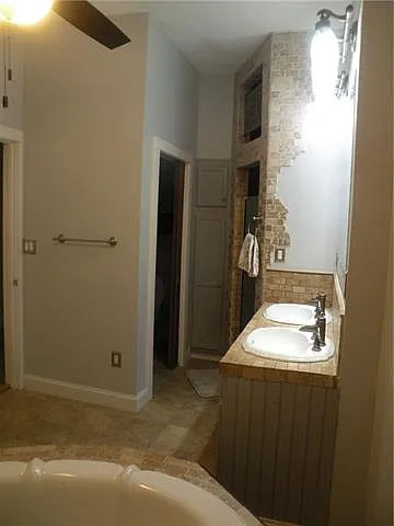 555 S 5th St — Photo 15