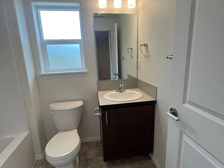 975 W 27th Ave — Photo 13