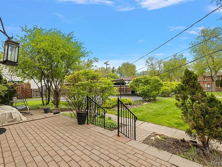 1065 Wimbleton Dr — Photo 30