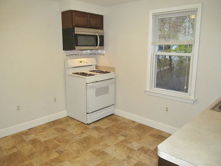 146 E Cliff St #2 — Photo 5