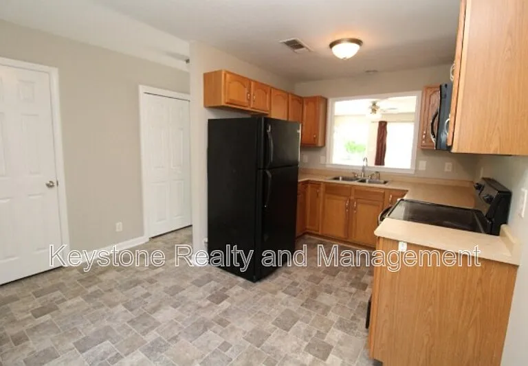 938 Cumberland Dr #B — Photo 3