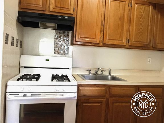 2nd image of 565 Lexington Ave #2