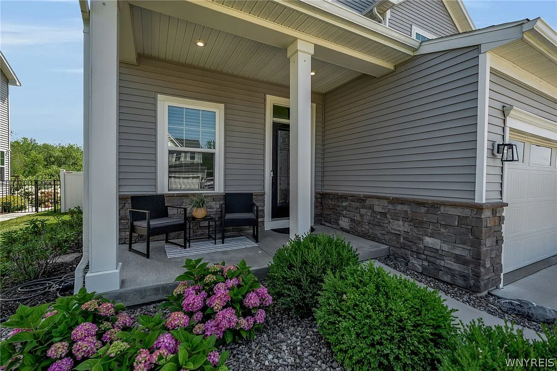 4 bed, 2.5 bath, 1863 sqft, $3,900 — Photo 3