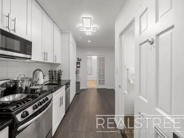 109 Madison Street image 2 of 8