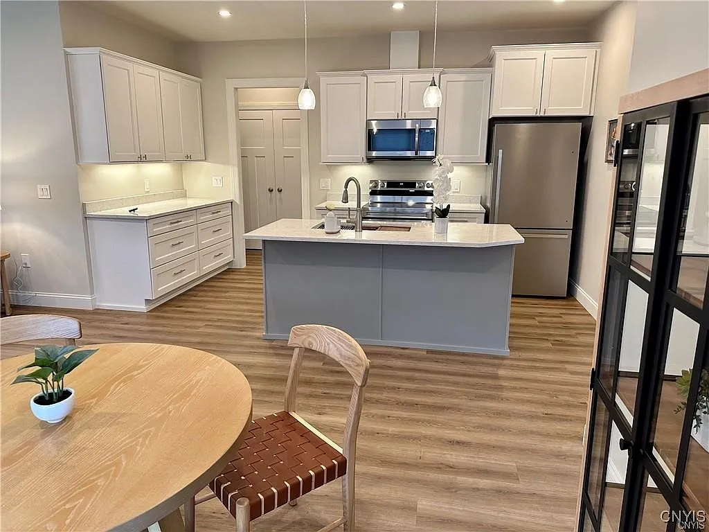 2 bed, 2.0 bath, 1250 sqft, $3,250 — Photo 4