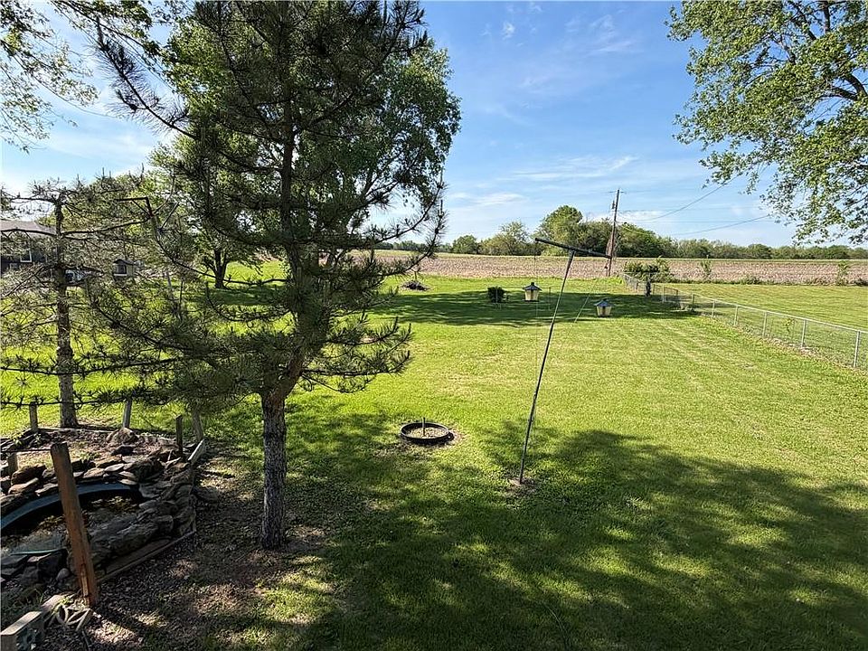 2nd image of 15332 Prairieview Rd