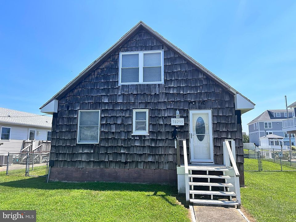 1st image of 38295 Maple Ln