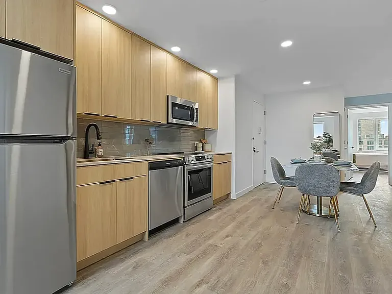 2455 3rd Ave #8D — Photo 6