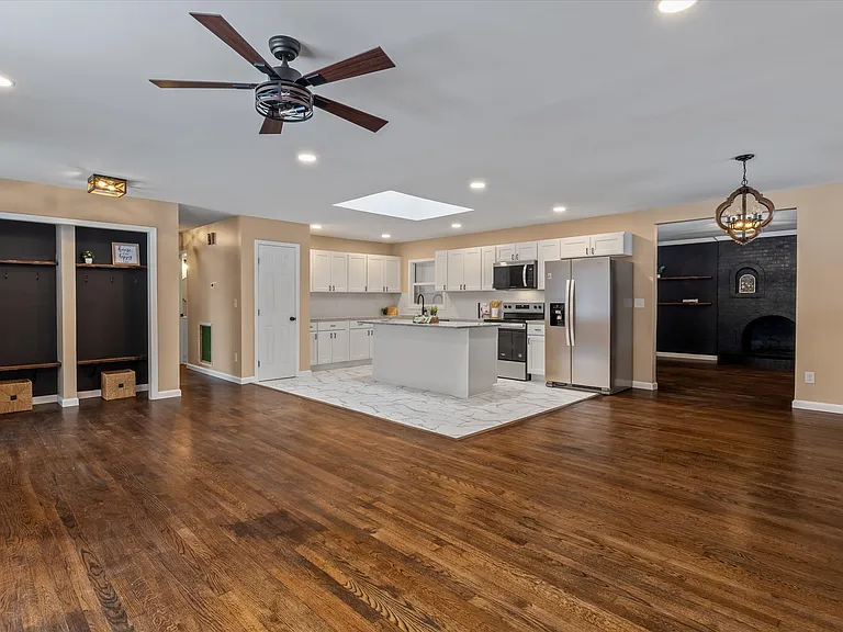 1090 Shalimar Dr — Photo 6